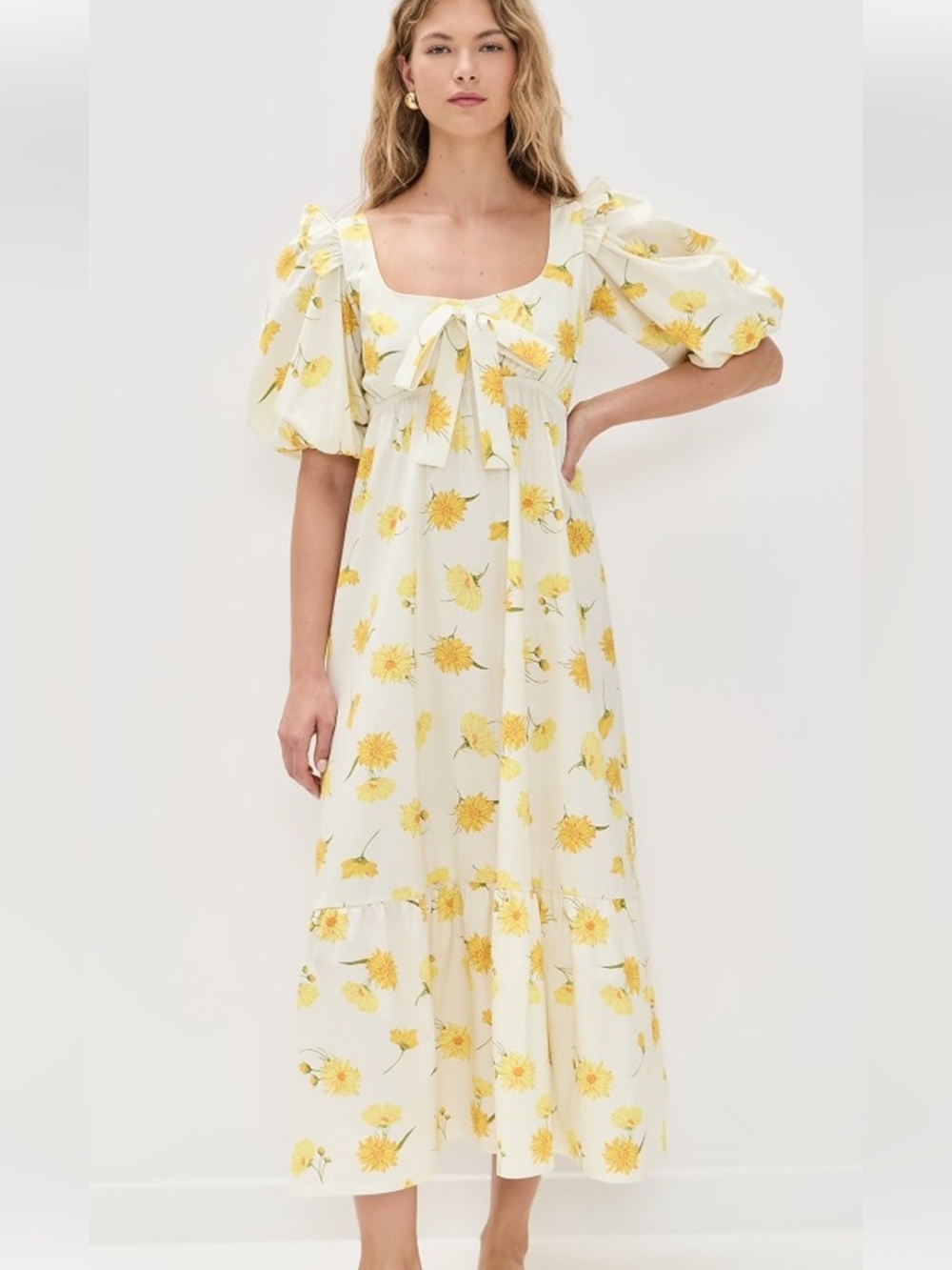 NWT The Lulo Project Cielo Maxi Dress in the Maxi Daisy print Medium